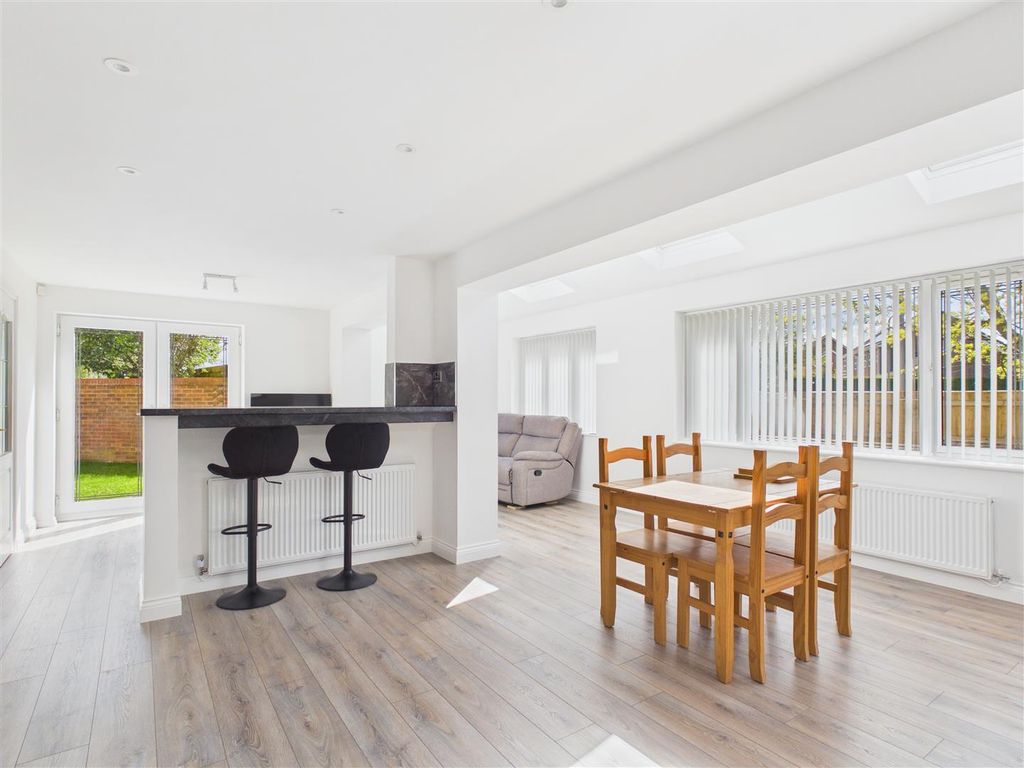 Property photo 3 of 21 Cam04090G0-Pr0173-Still015.Jpg