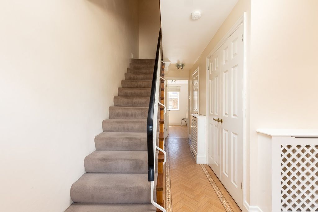 Property photo 2 of 31