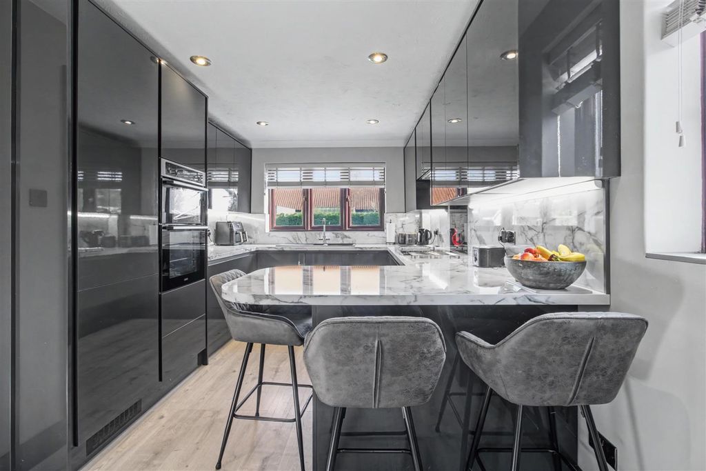 Property photo 2 of 29 Kitchen