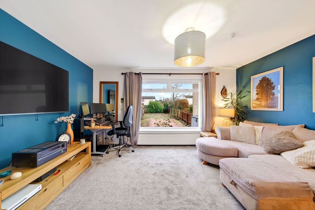 Property photo 3 of 44 Lounge