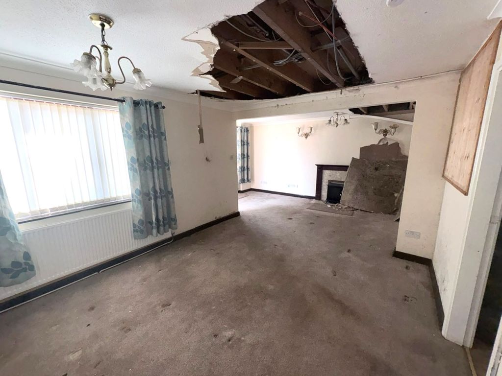 Property photo 2 of 25