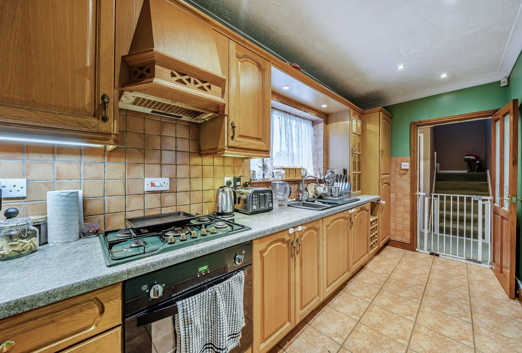 Property photo 3 of 10 1387522-8-6942dc1...