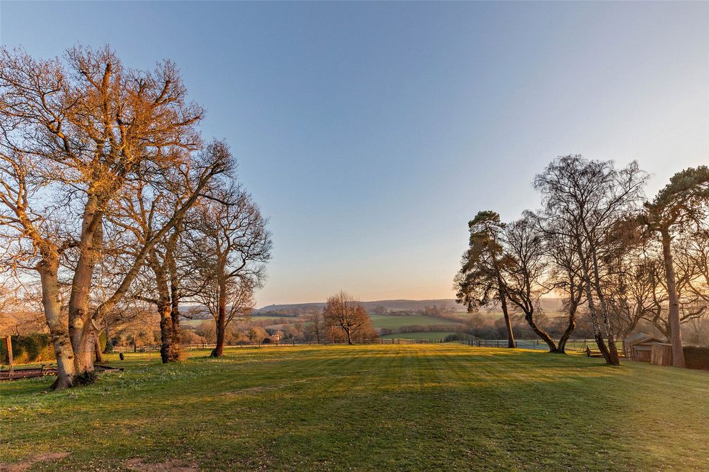 Property photo 3 of 33 House. Partnership