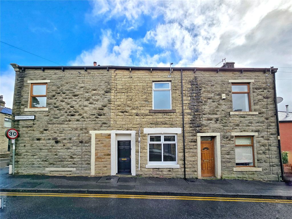 Property photo 1 of 17 Period Mid-Terrace