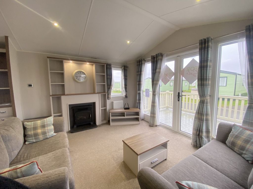 Property photo 2 of 12 2017 Sheraton Lounge 1