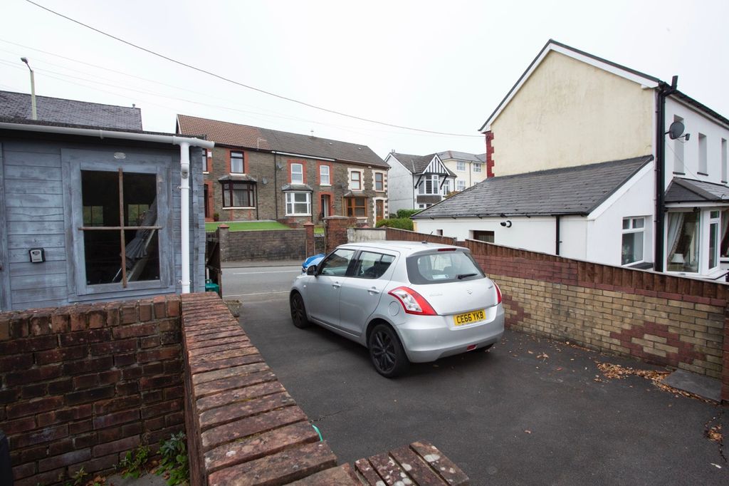 Property photo 3 of 25