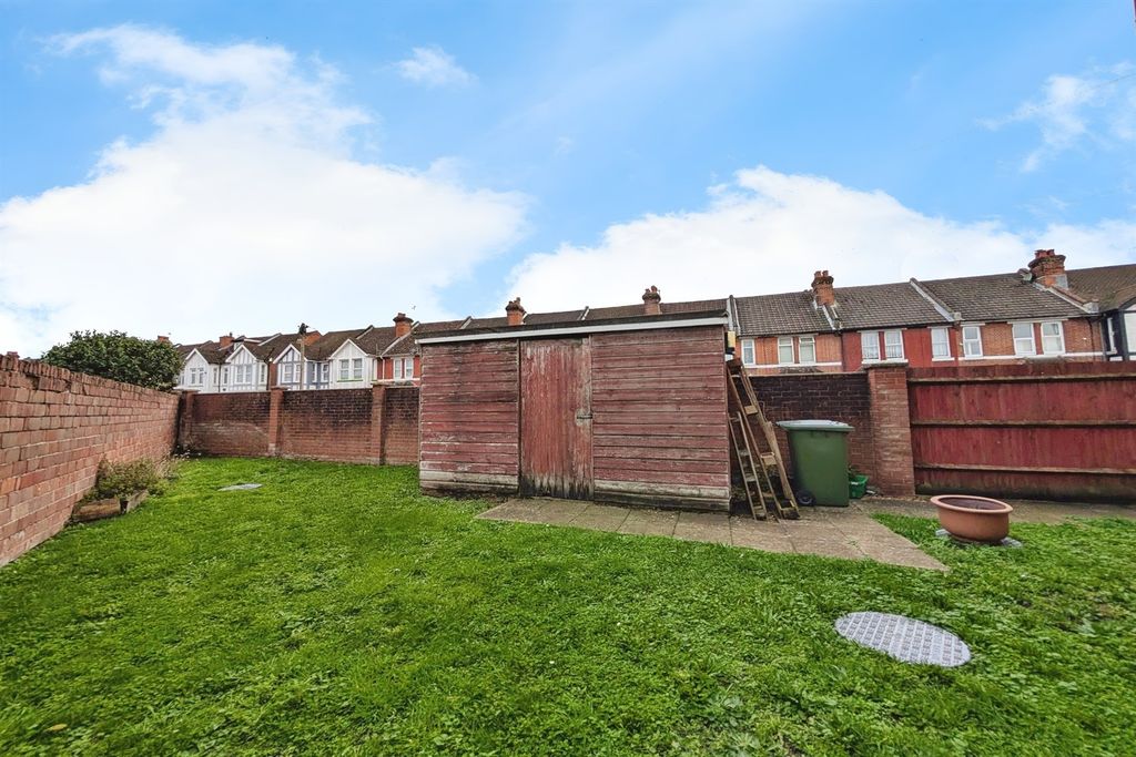 Property photo 3 of 6 (Main)