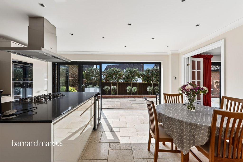 Property photo 3 of 18