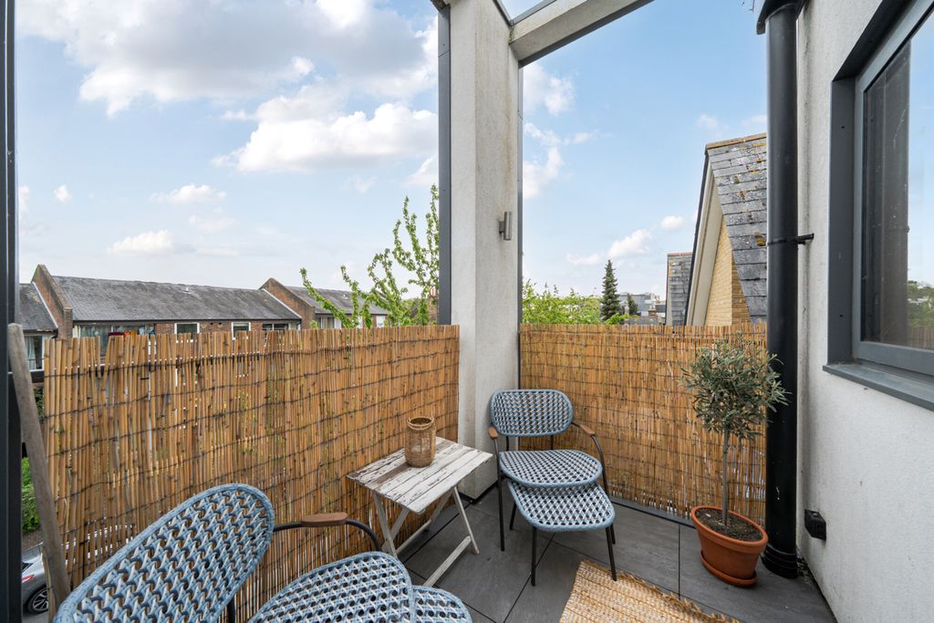 Property photo 1 of 20 1447100-13-69E658...