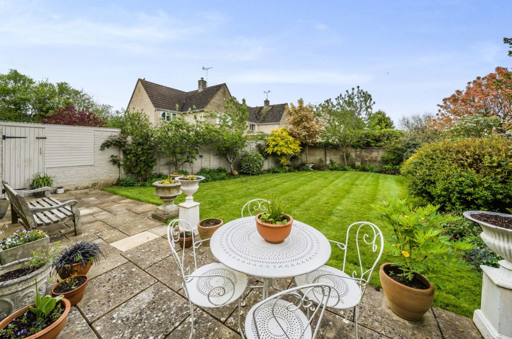 Property photo 2 of 17 978609 (19)