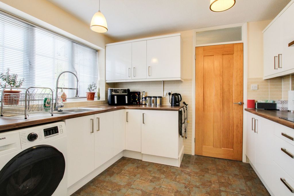 Property photo 3 of 25