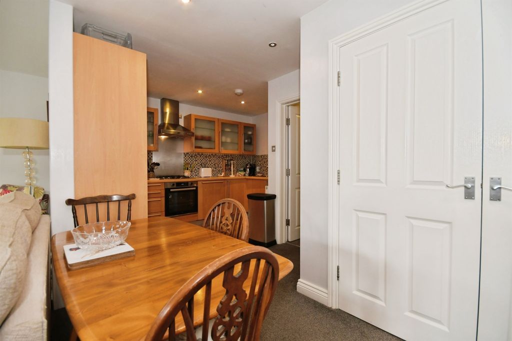 Property photo 3 of 16