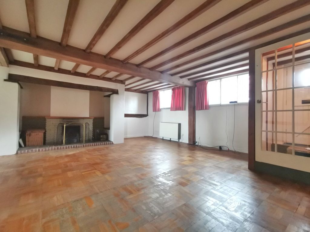 Property photo 3 of 10 Lounge