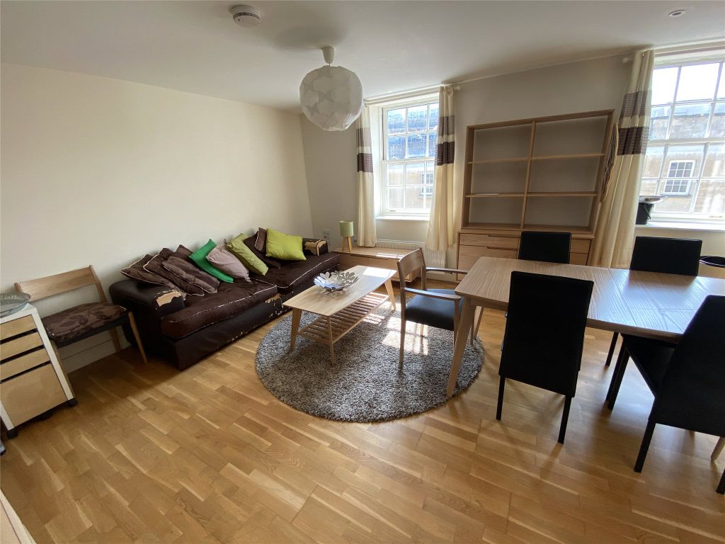 Property photo 3 of 9 Lounge