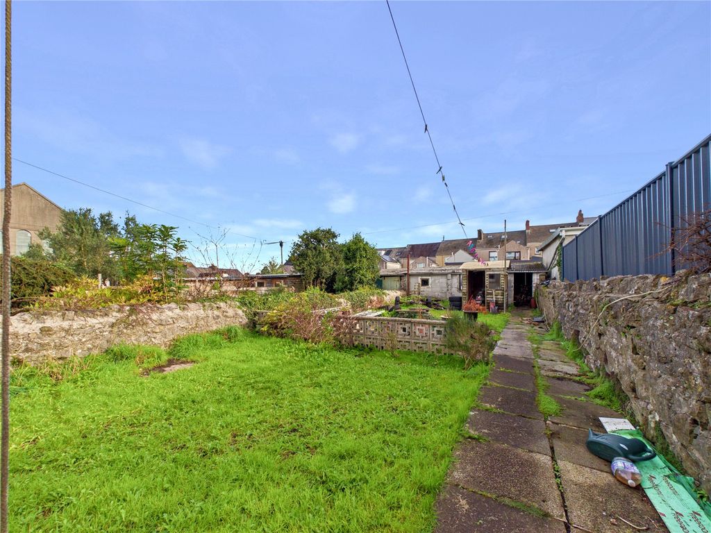 Property photo 2 of 17 Picture No. 13