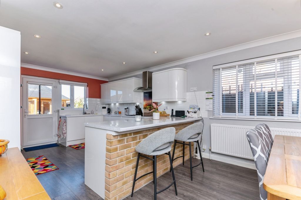 Property photo 3 of 13 Pbox-Img.Jpg