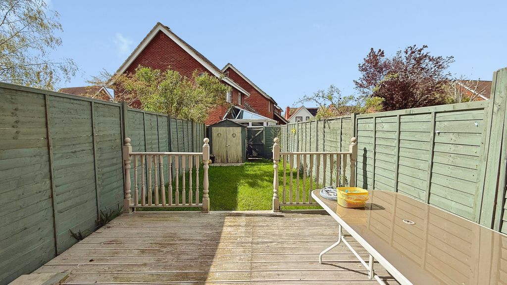 Property photo 2 of 12 Garden