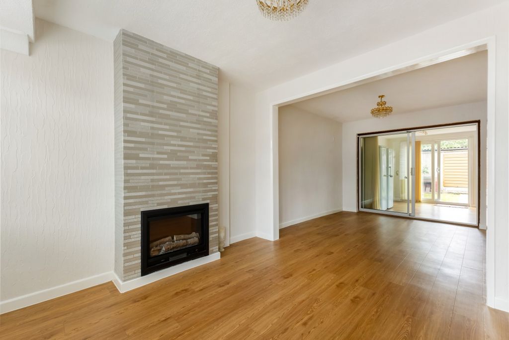 Property photo 2 of 14 109609_33 Charlto...