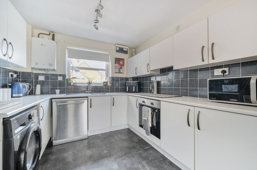 Property photo 3 of 19 1314763-8-68595Be0Abad0
