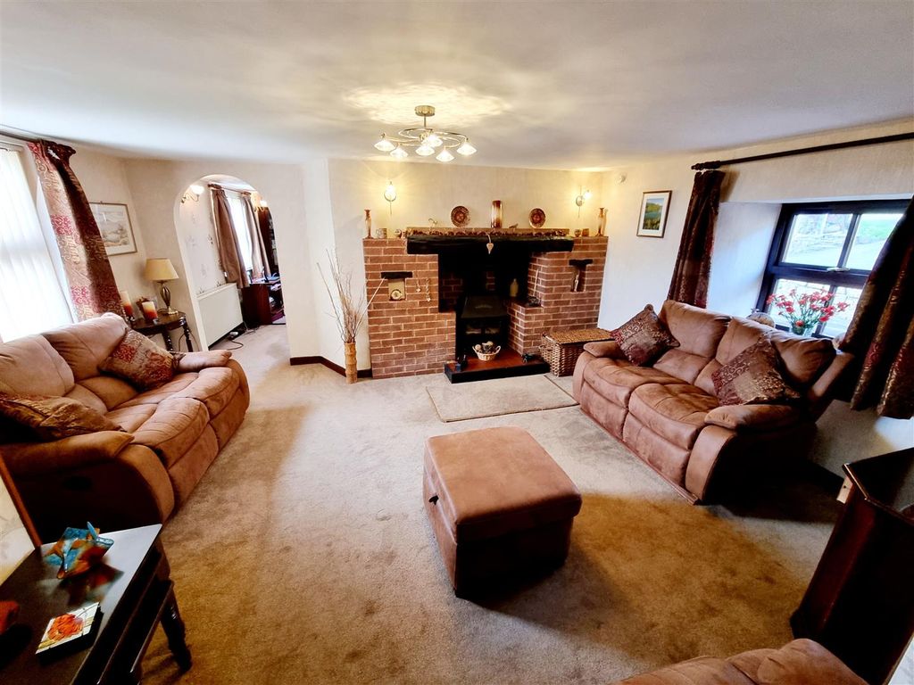Property photo 3 of 24 Sitting Room.Jpg