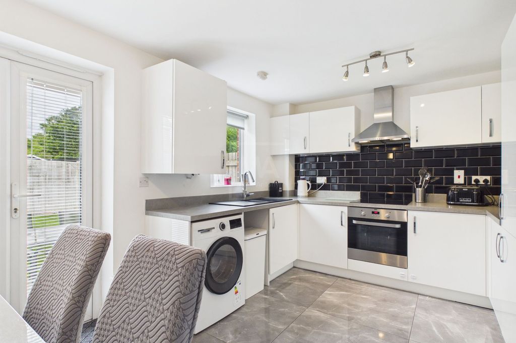 Property photo 3 of 17 Kitchen Diner