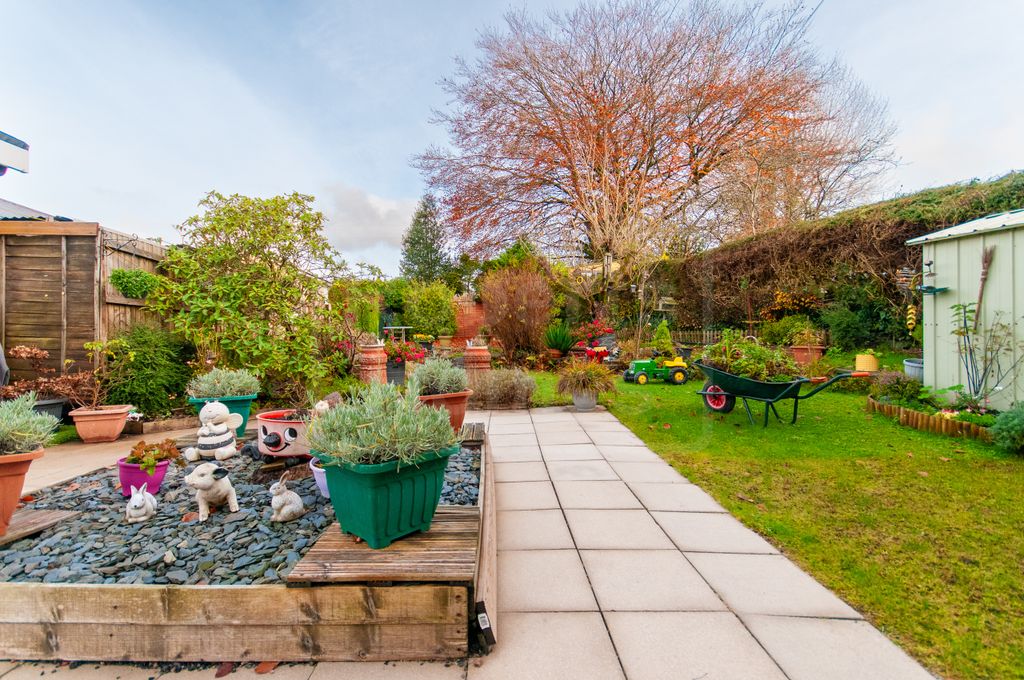 Property photo 3 of 24 Garden