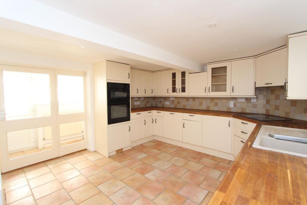 Property photo 3 of 25 Kitchen/Breakfast Room