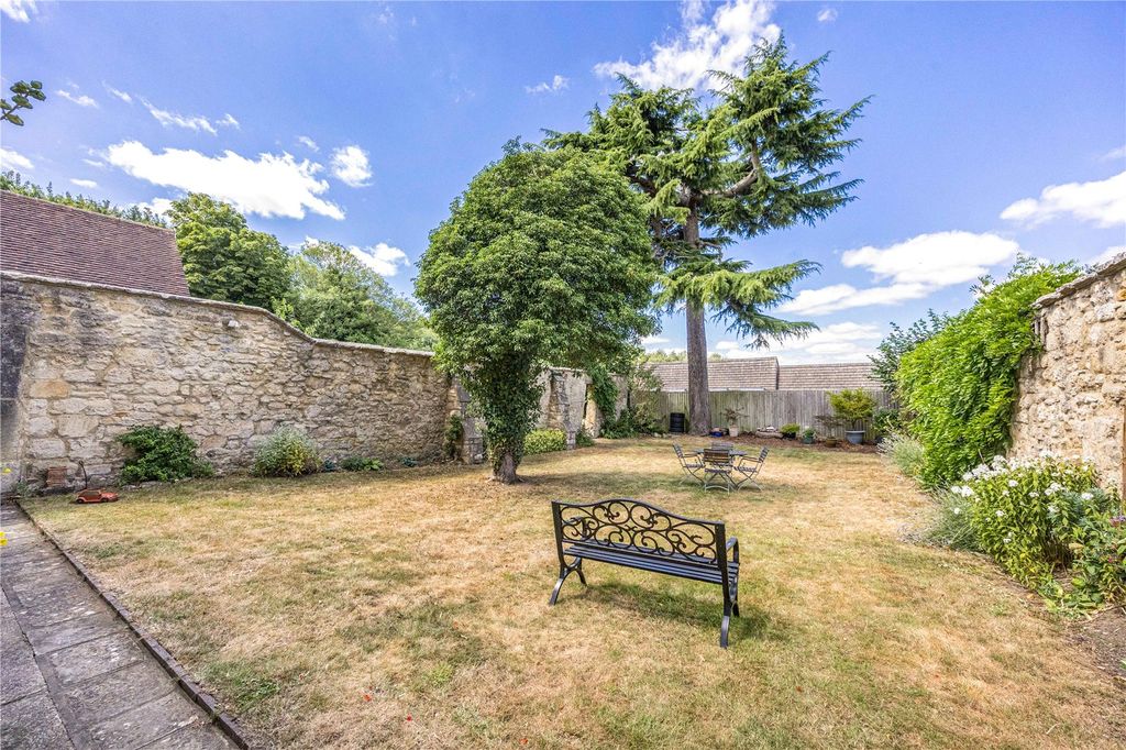 Property photo 2 of 29 Picture No. 21