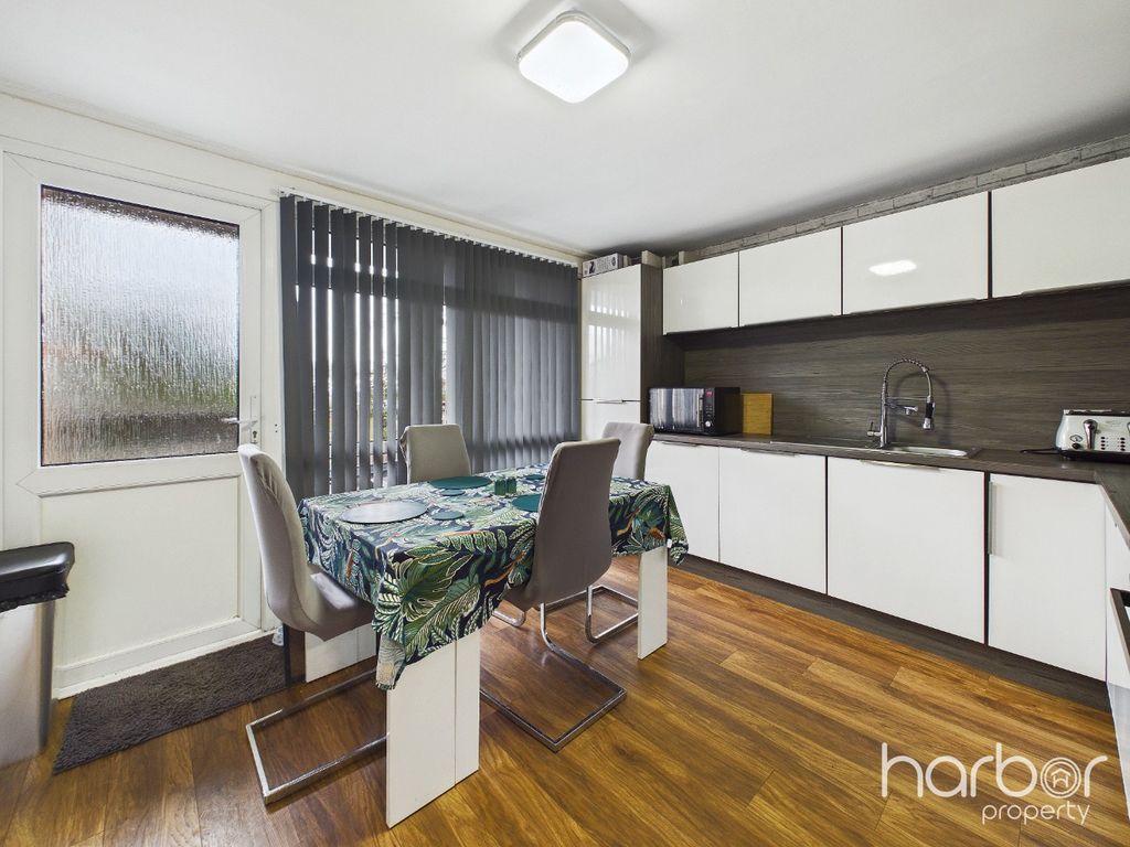 Property photo 2 of 11 4980834