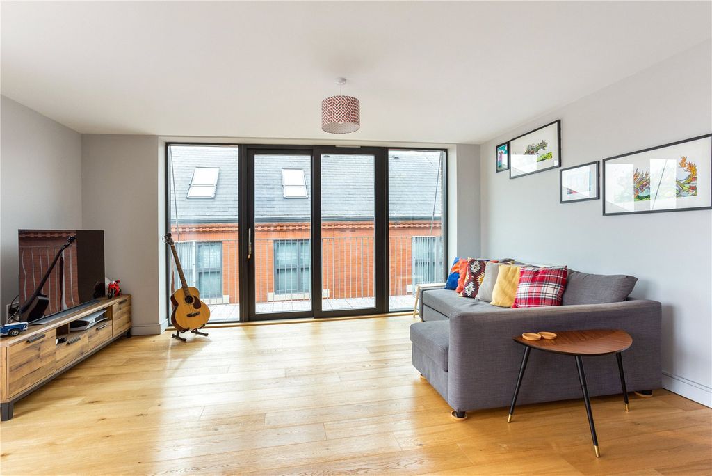 Property photo 3 of 8 Picture No. 10