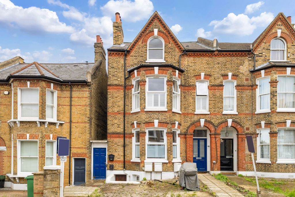 Property photo 1 of 15 97603_Top Floor F...