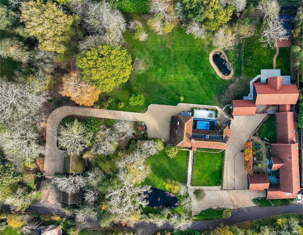 Property photo 2 of 34 Snells Farm Estate