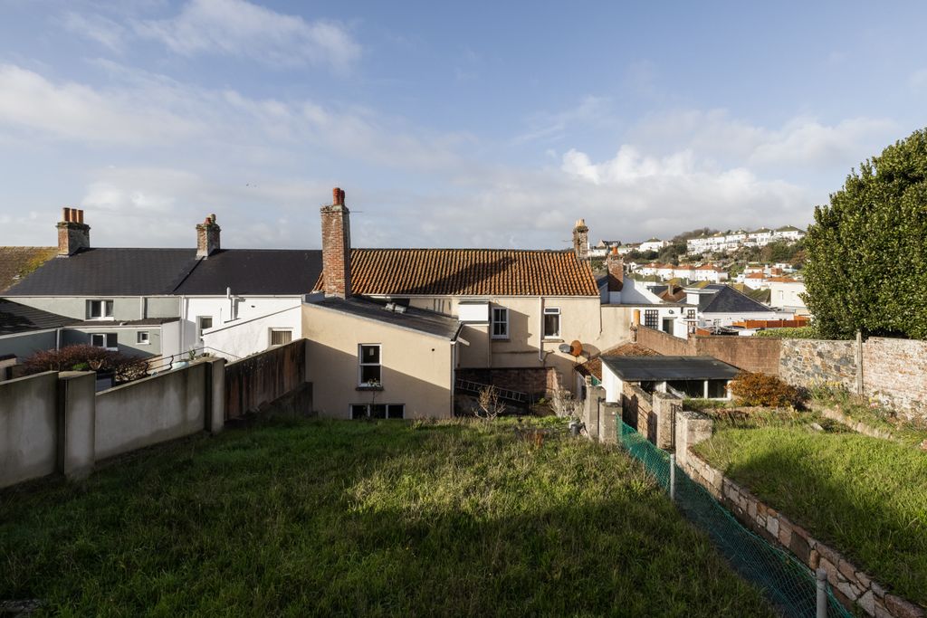 Property photo 2 of 20