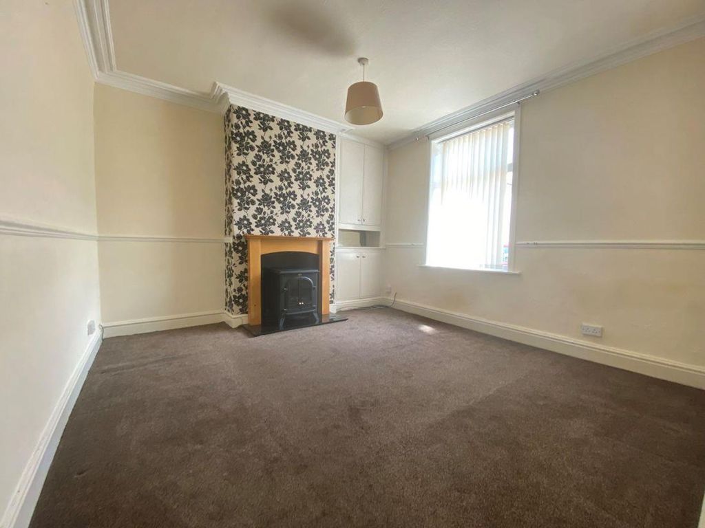 Property photo 3 of 12 Front Lounge.Jpg