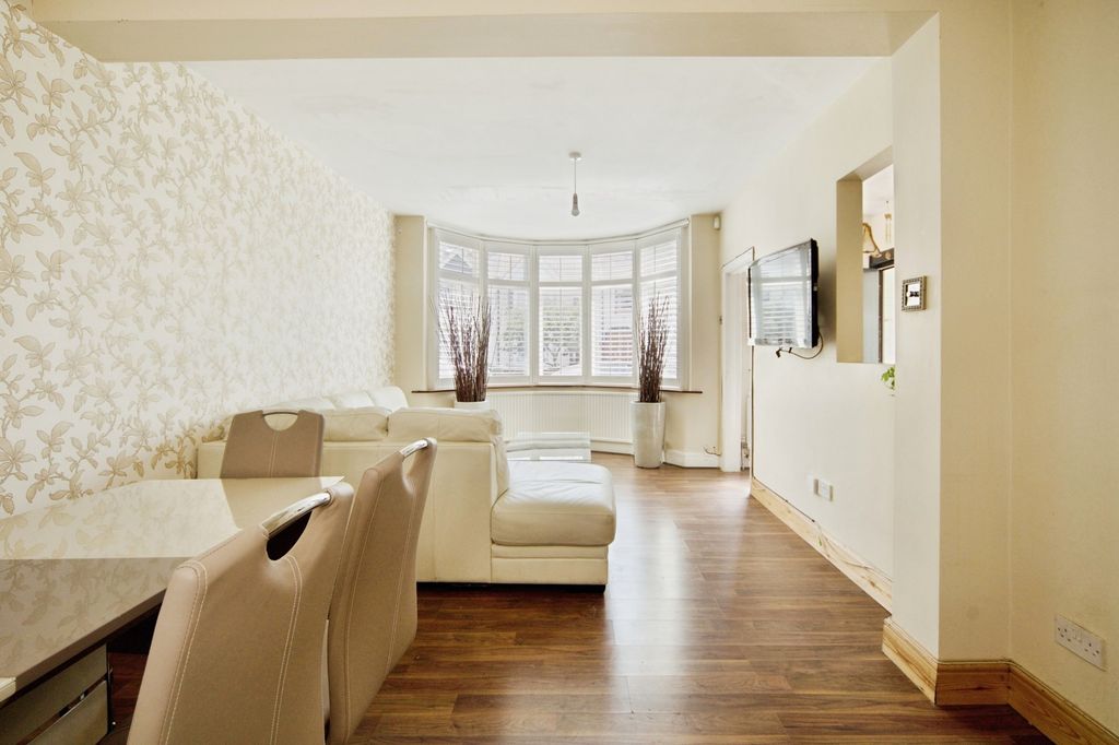 Property photo 2 of 23 Pbox-Img.Jpg