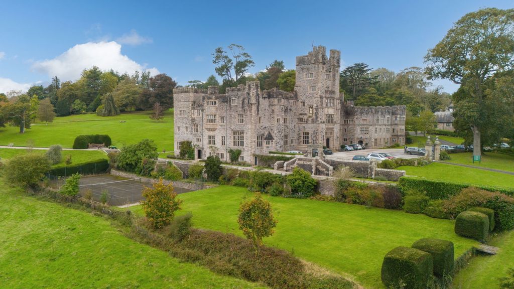 Property photo 1 of 23