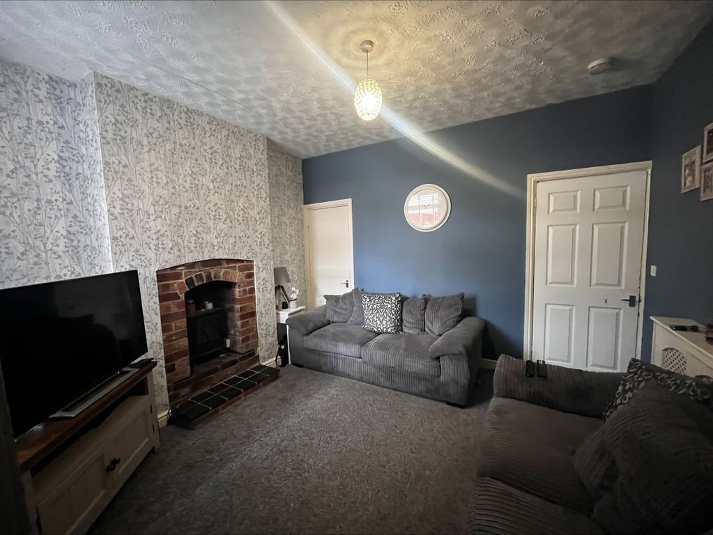 Property photo 3 of 11 Living Room