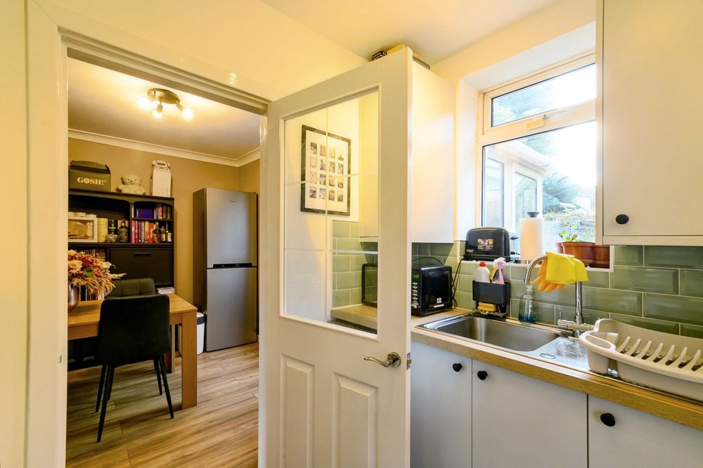 Property photo 3 of 20 Kitchen