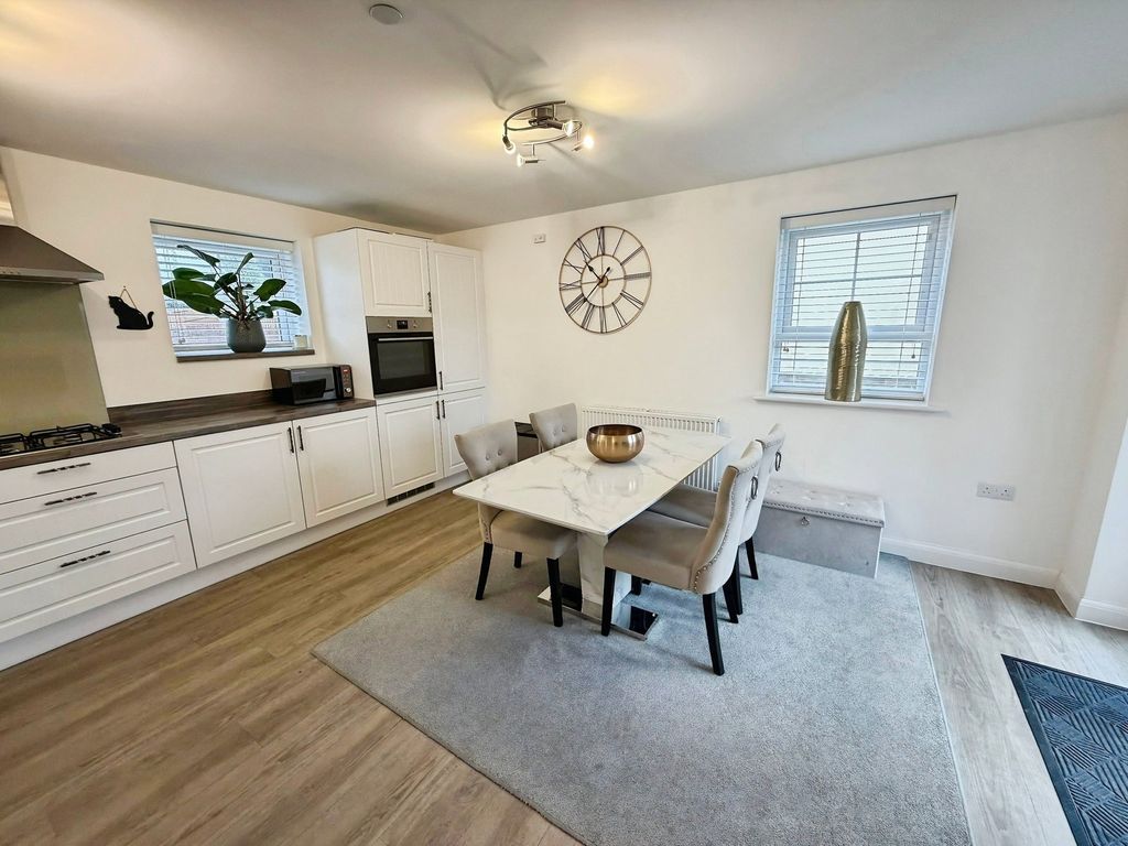 Property photo 3 of 36