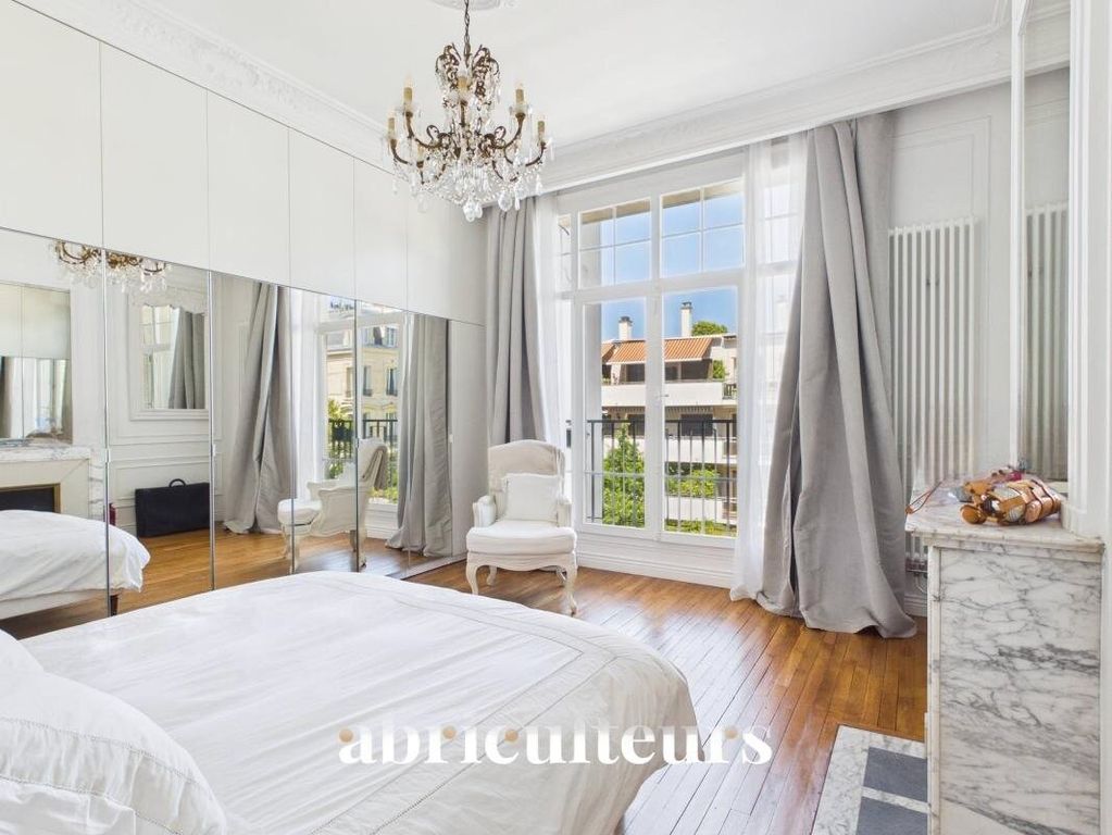 Property photo 1 of 26 Family Apartment – 189 m² – 7 Rooms – Period Charm – Saint-Mandé