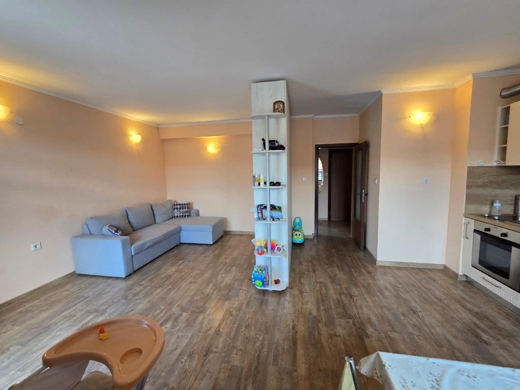 Property photo 2 of 23