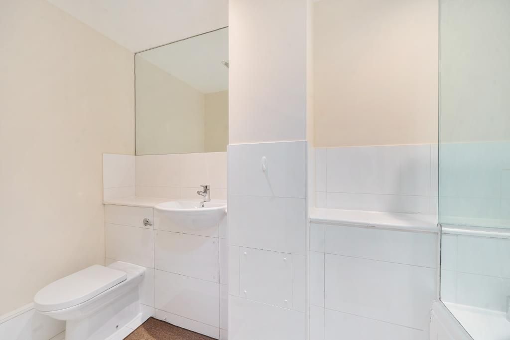 Property photo 3 of 20 Bathroom