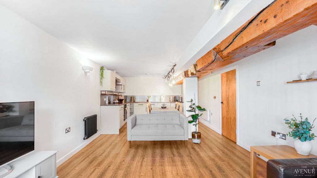 Property photo 2 of 13 5103205