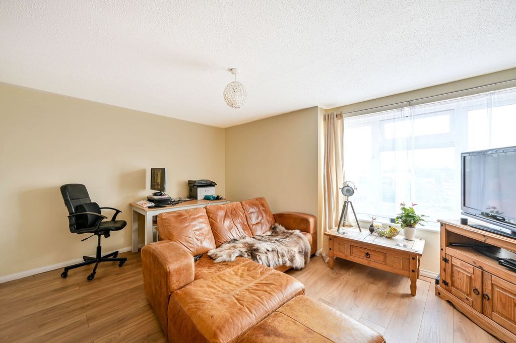 Property photo 2 of 8