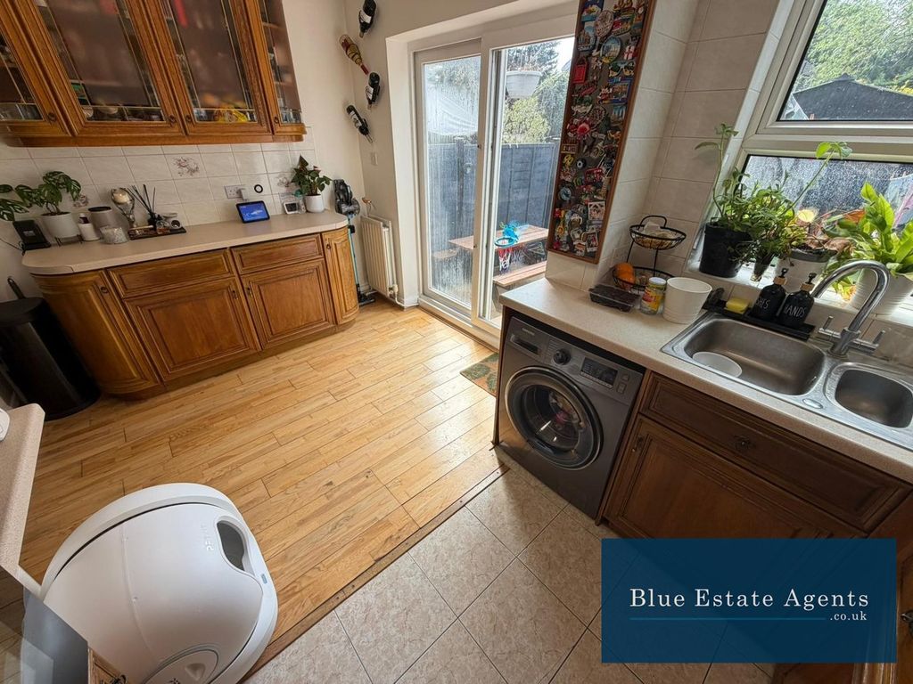 Property photo 3 of 14 Kitchen