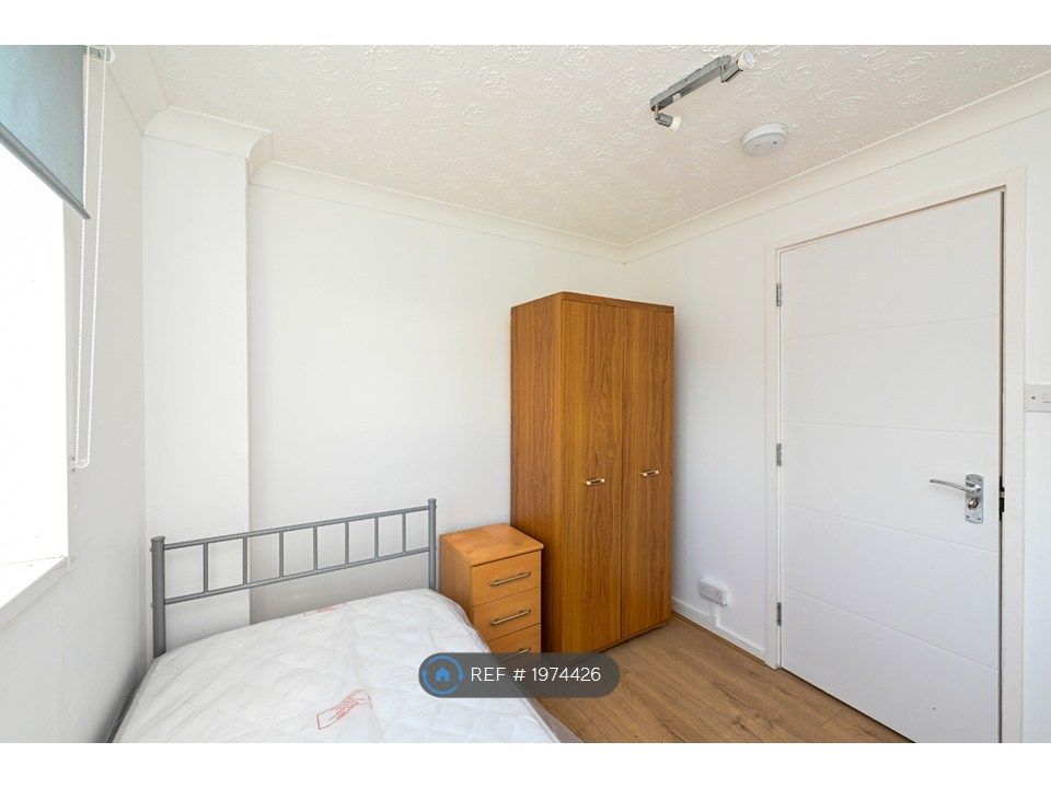 Property photo 3 of 33