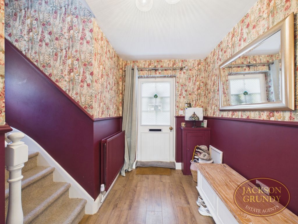Property photo 3 of 32 Wellingborough Road