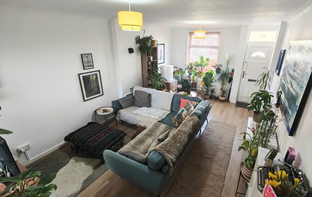 Property photo 2 of 15 Lounge / Diner