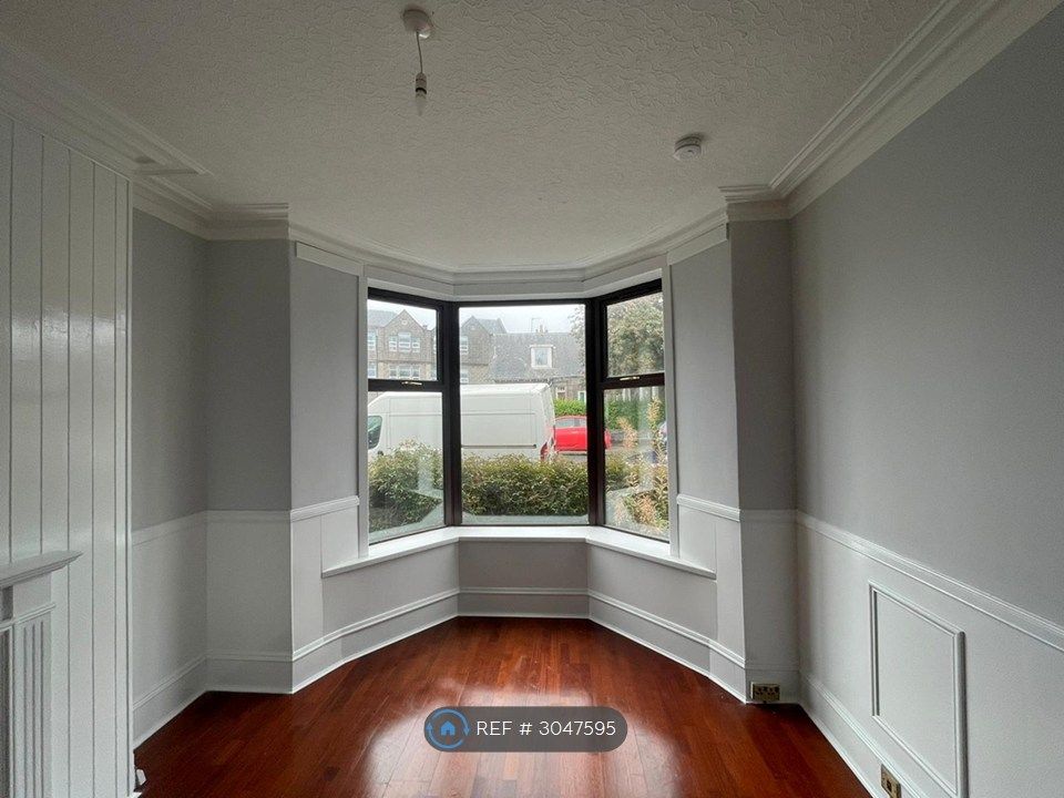 Property photo 1 of 14 Livingroom