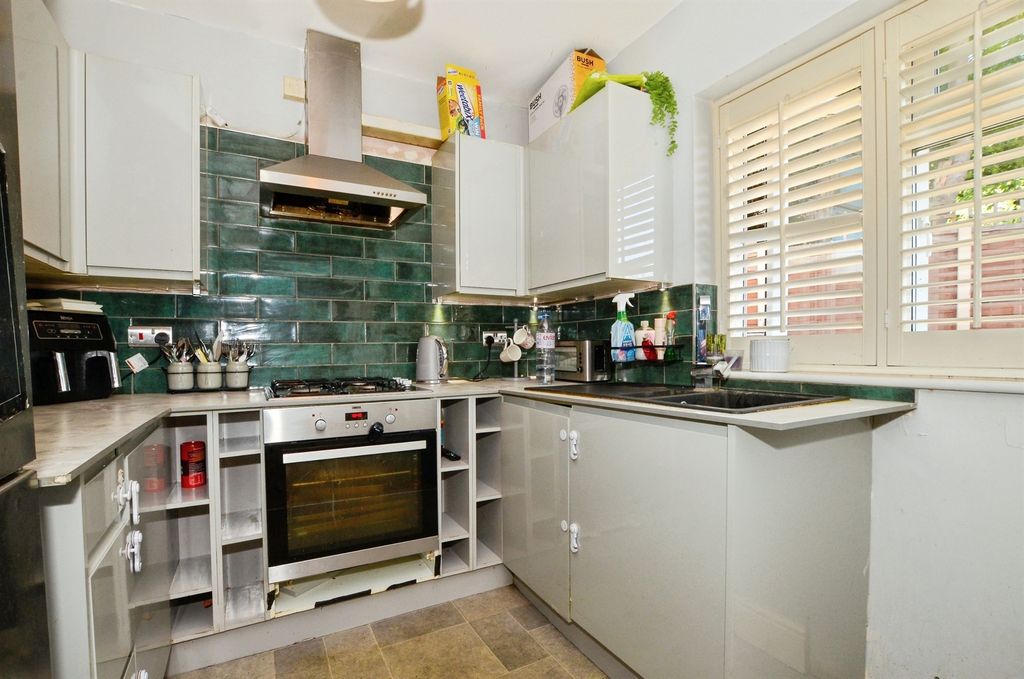Property photo 2 of 40